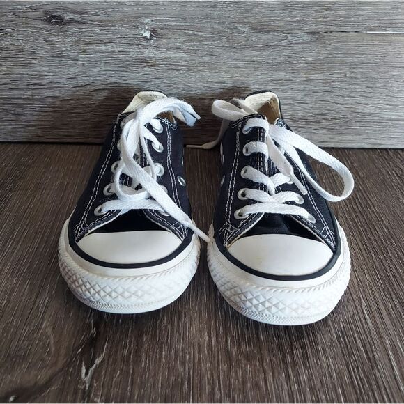 Converse Chuck Taylor All Star Low Top Sneaker Little Kid Size 12 - Picture 2 of 9